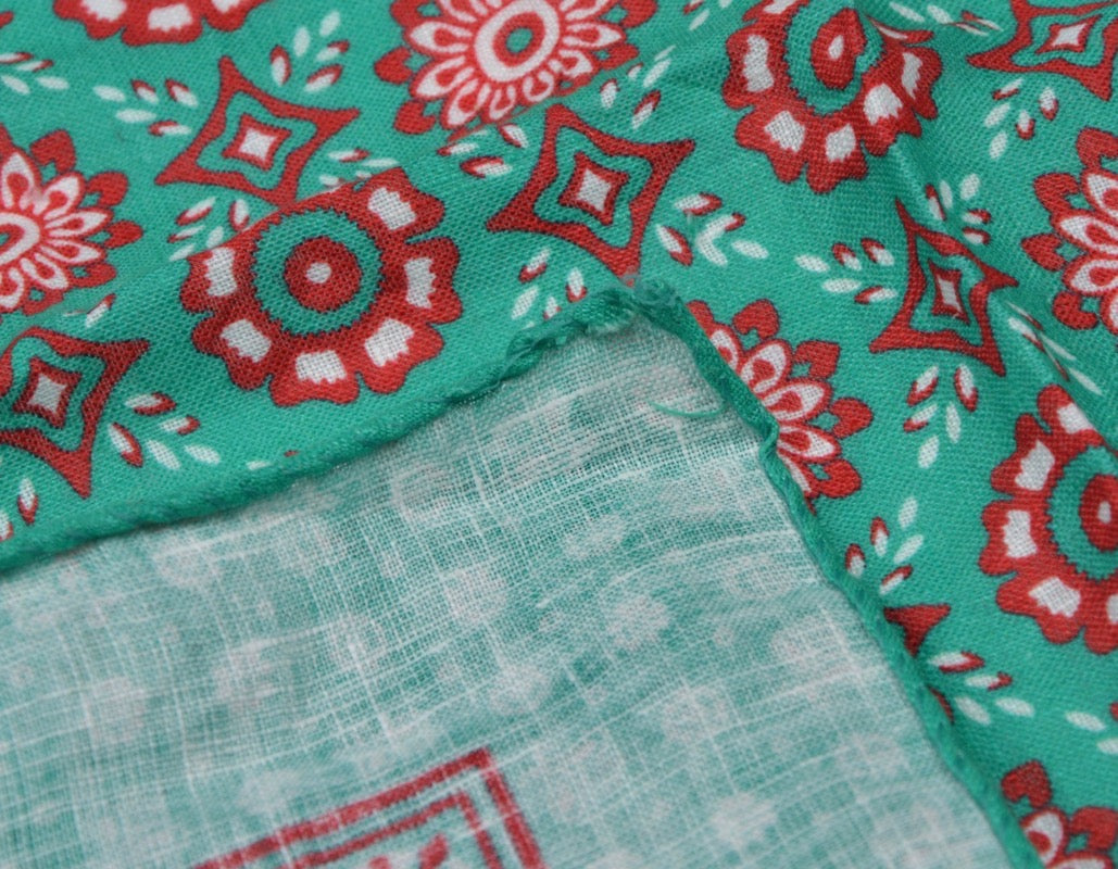 Emmett Hand MadeMedallion Linen Pocket Square - Green & Red