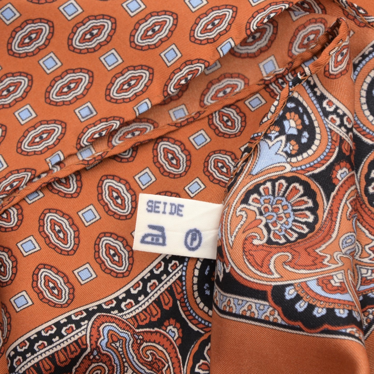 Lucia Seidenschal - Orange