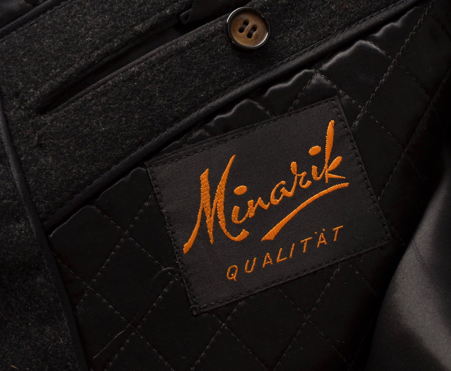 Handgefertigter Mantel von Minarik für Baur Foradori - Anthrazit