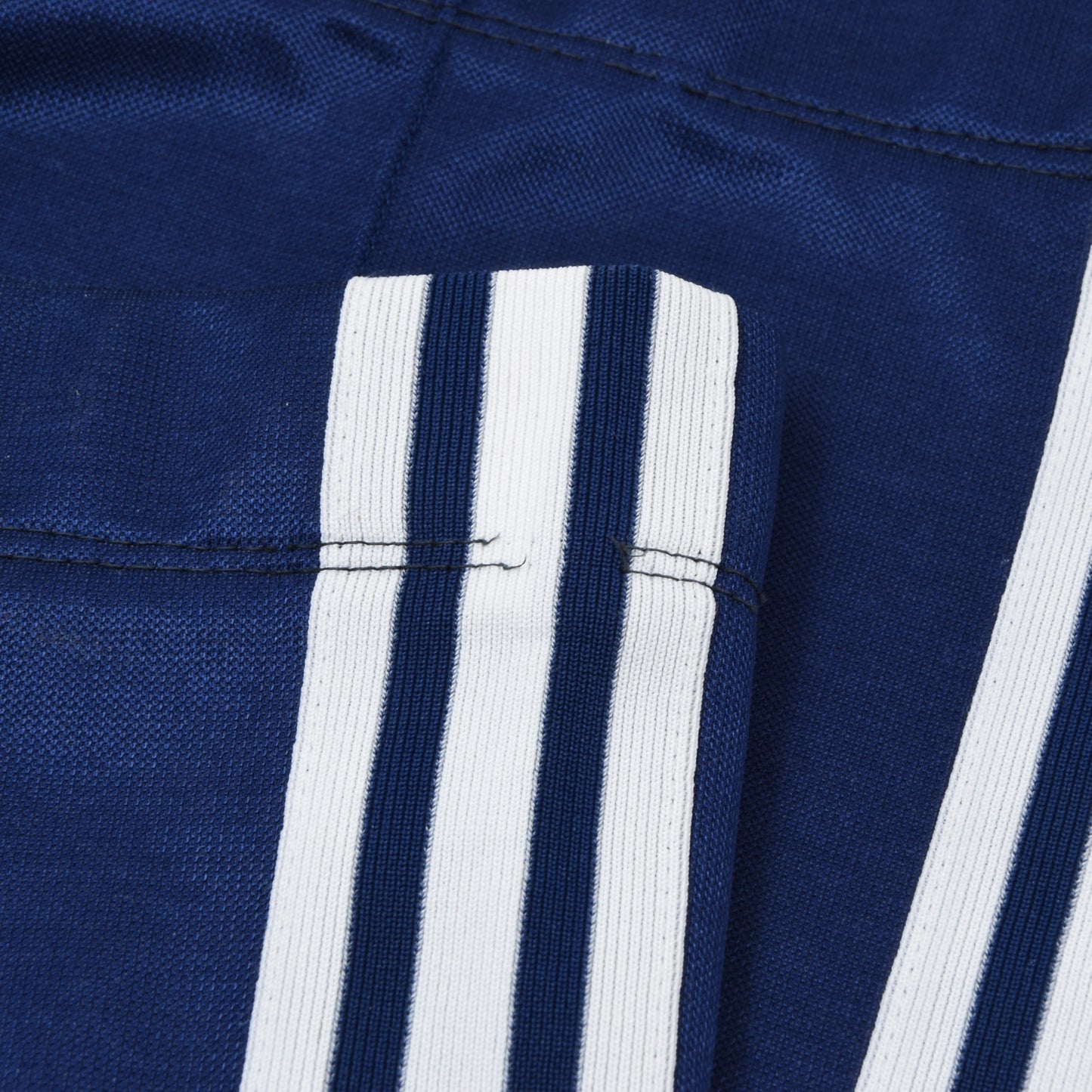 Vintage 1970er Adidas Jogginganzug Gr. D8 - Rot, Weiß & Marineblau