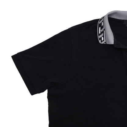 Versace Spellout Poloshirt Größe M Taylor Passform ca. 53,5 cm – Schwarz