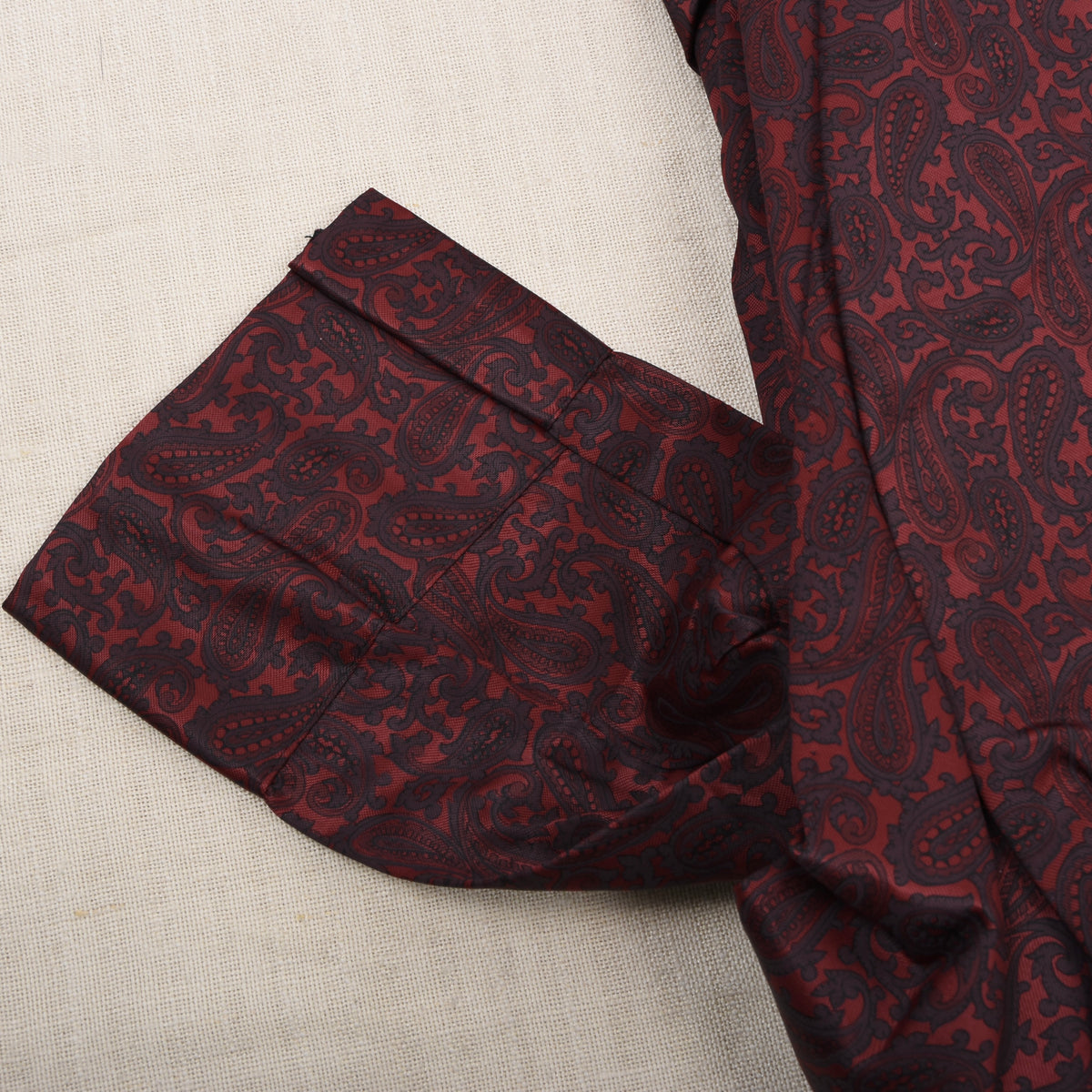 NOS 1960er-1970er Arido Morgenmantel Gr. 48 - Rot Paisley