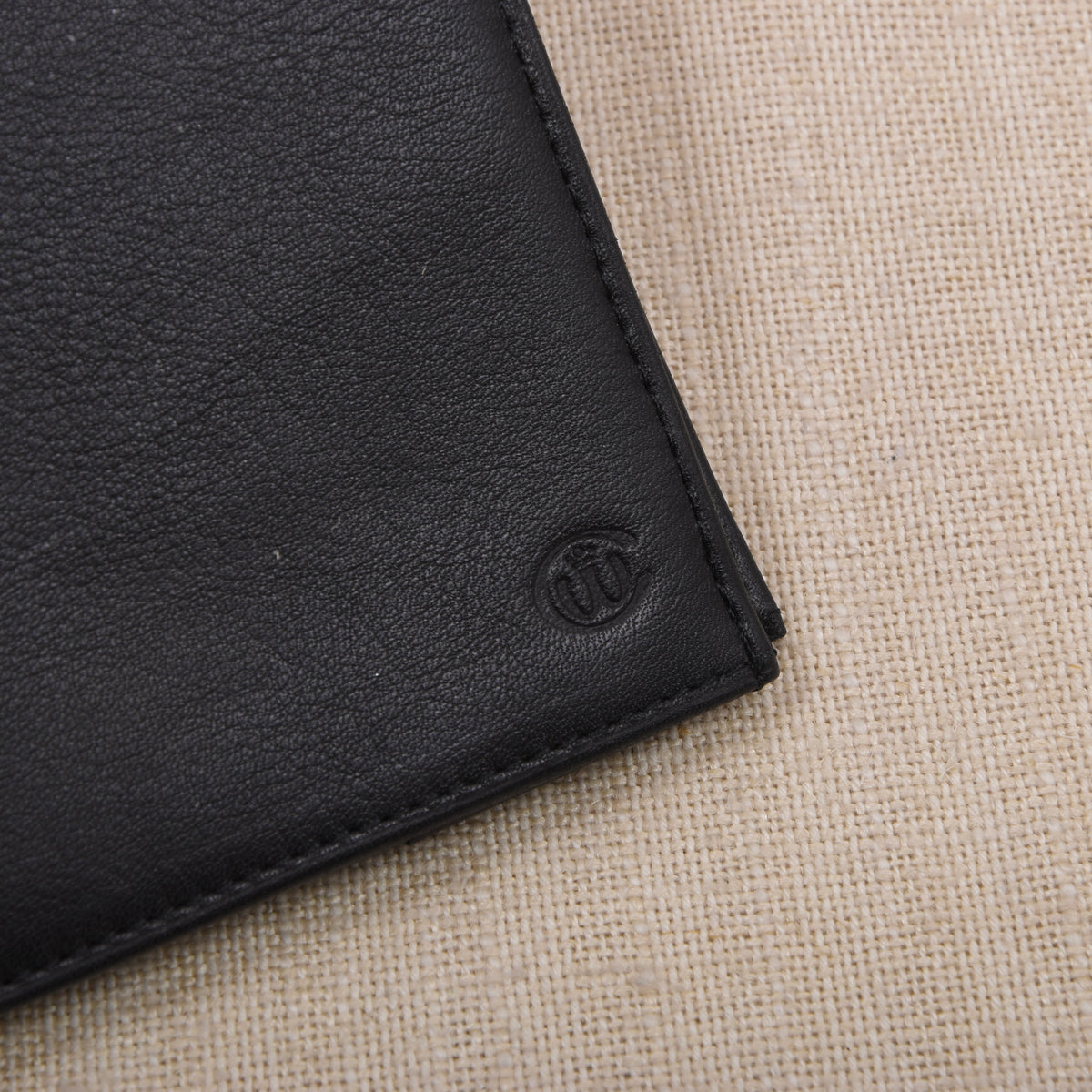 NOS Creation Weiss Büffelleder Reisebrieftasche - Schwarz