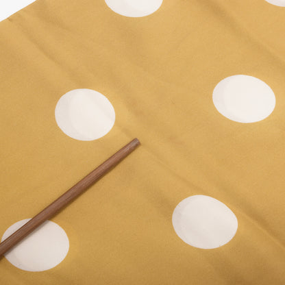 Kreier Vintage Seidentuch ca. 109cm – Gold-Senf Polka Dots