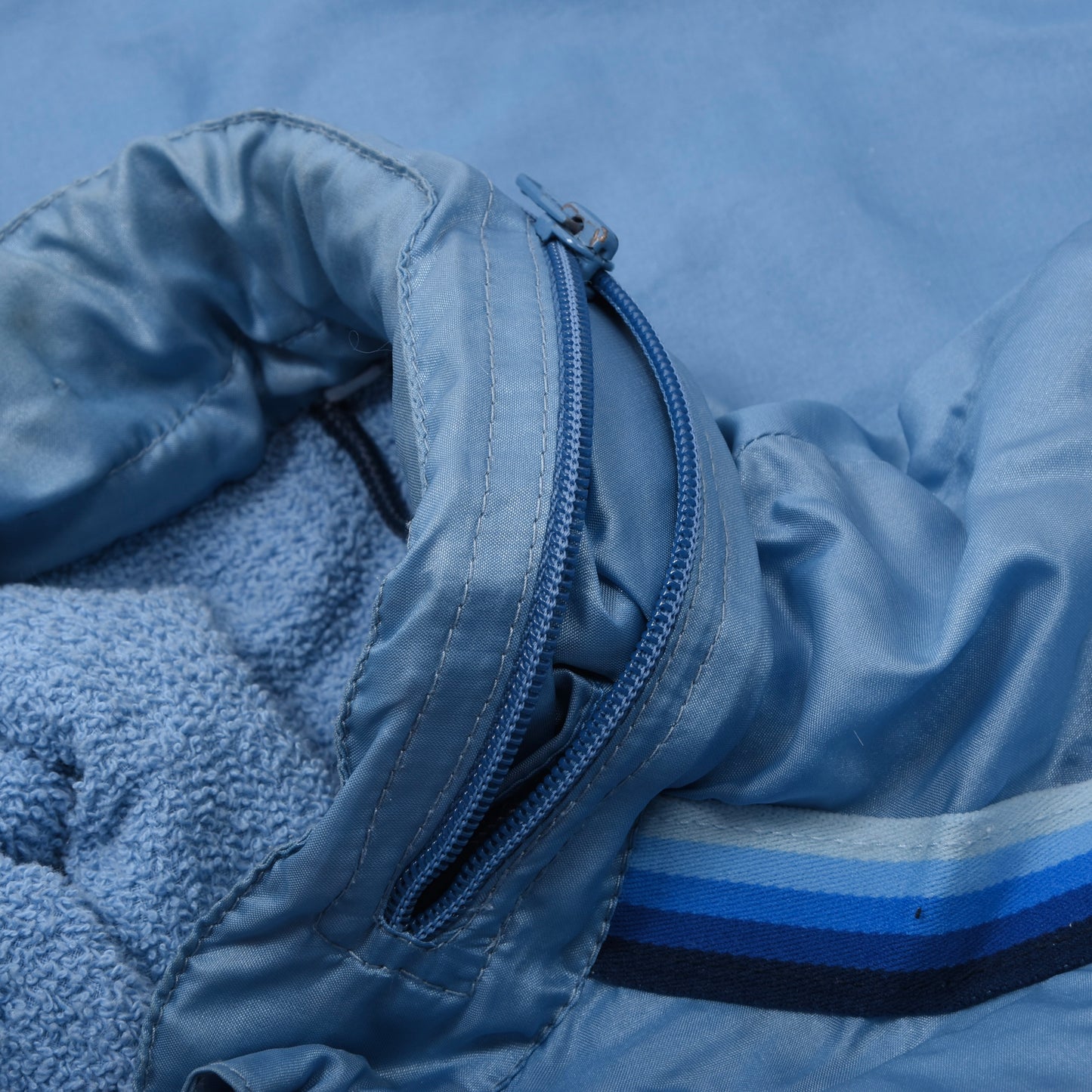 Vintage Mercedes-Benz Nylonjacke mit Frottee-Futter Größe 50 ca. 58cm - Hellblau
