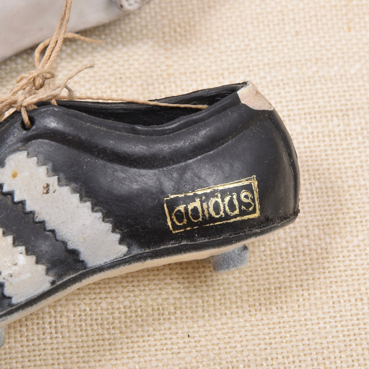 Adidas Miniatur-Fußballschuhe im Vintage-Stil der 60er-70er Jahre