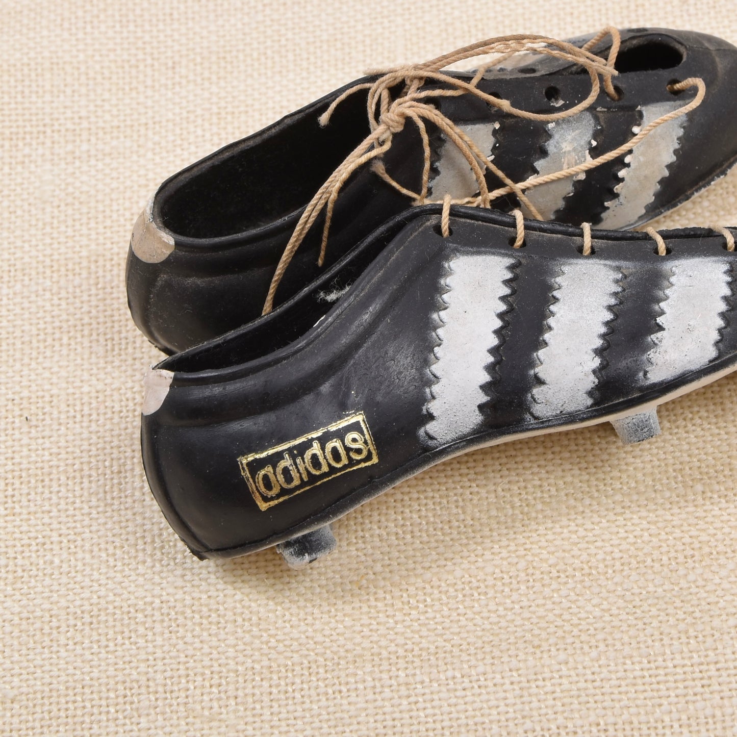 Adidas Miniatur-Fußballschuhe im Vintage-Stil der 60er-70er Jahre