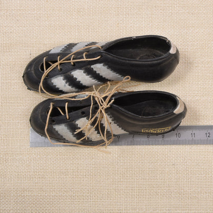 Adidas Miniatur-Fußballschuhe im Vintage-Stil der 60er-70er Jahre