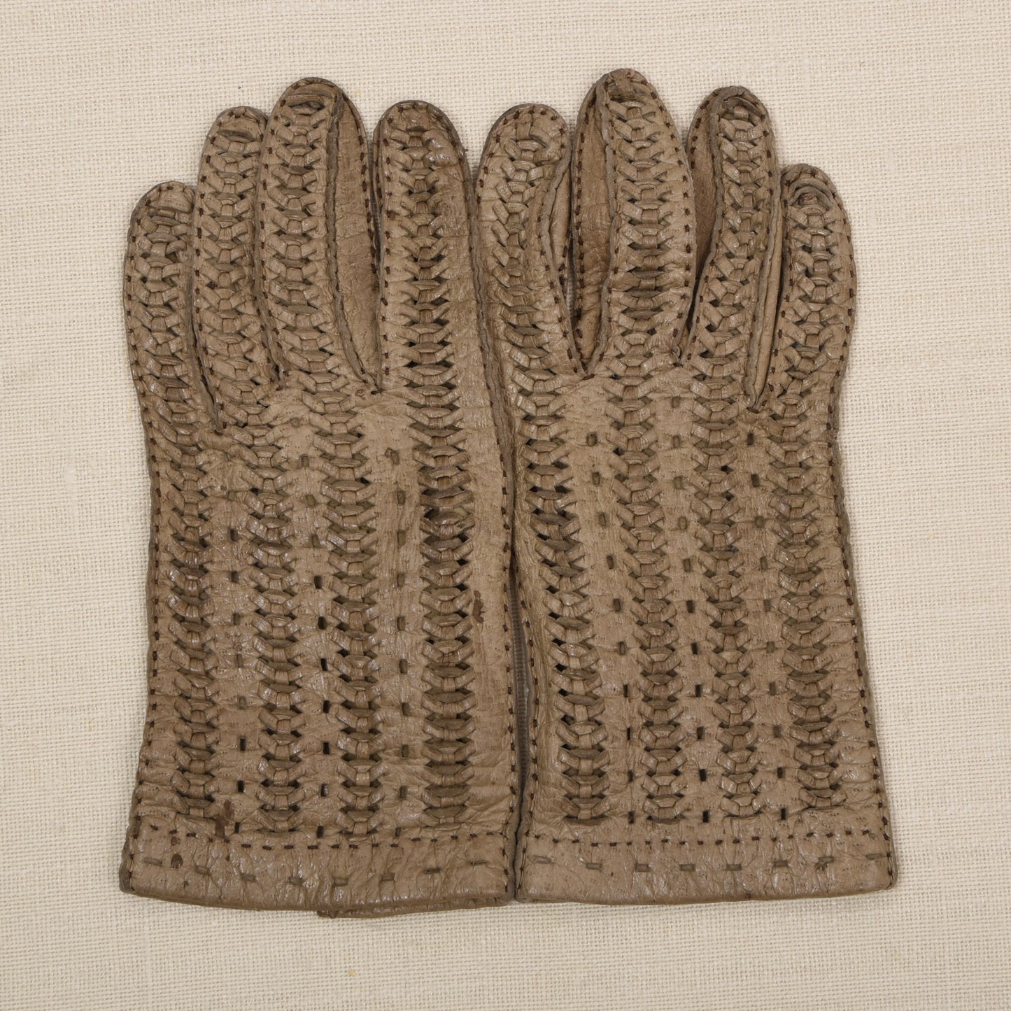Ungefütterte Peccary-Leder Autofahrerhandschuhe im Vintage-Stil – Beige/Hellbraun