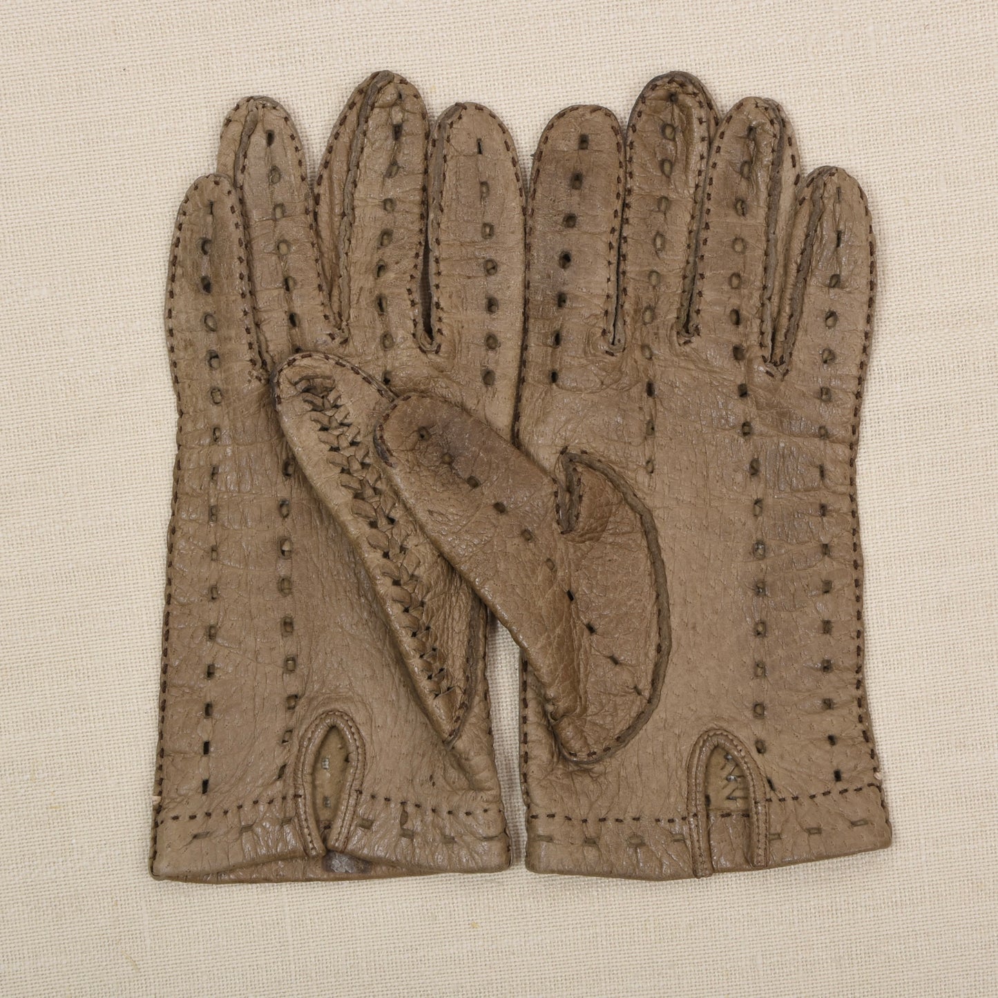 Ungefütterte Peccary-Leder Autofahrerhandschuhe im Vintage-Stil – Beige/Hellbraun