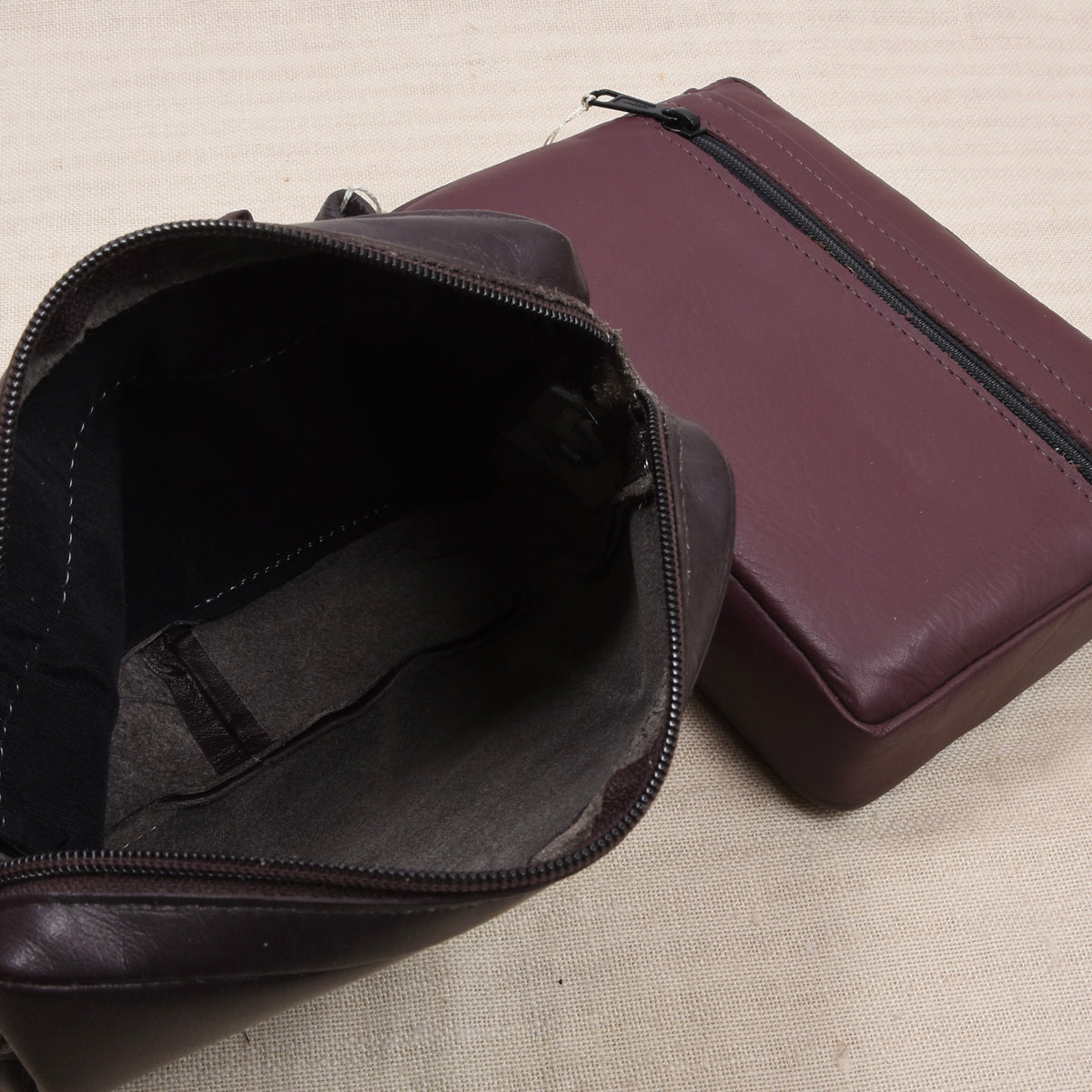 NOS Set of 2 Leather Travel Pouches ca. 20cm - Brown/Burgundy