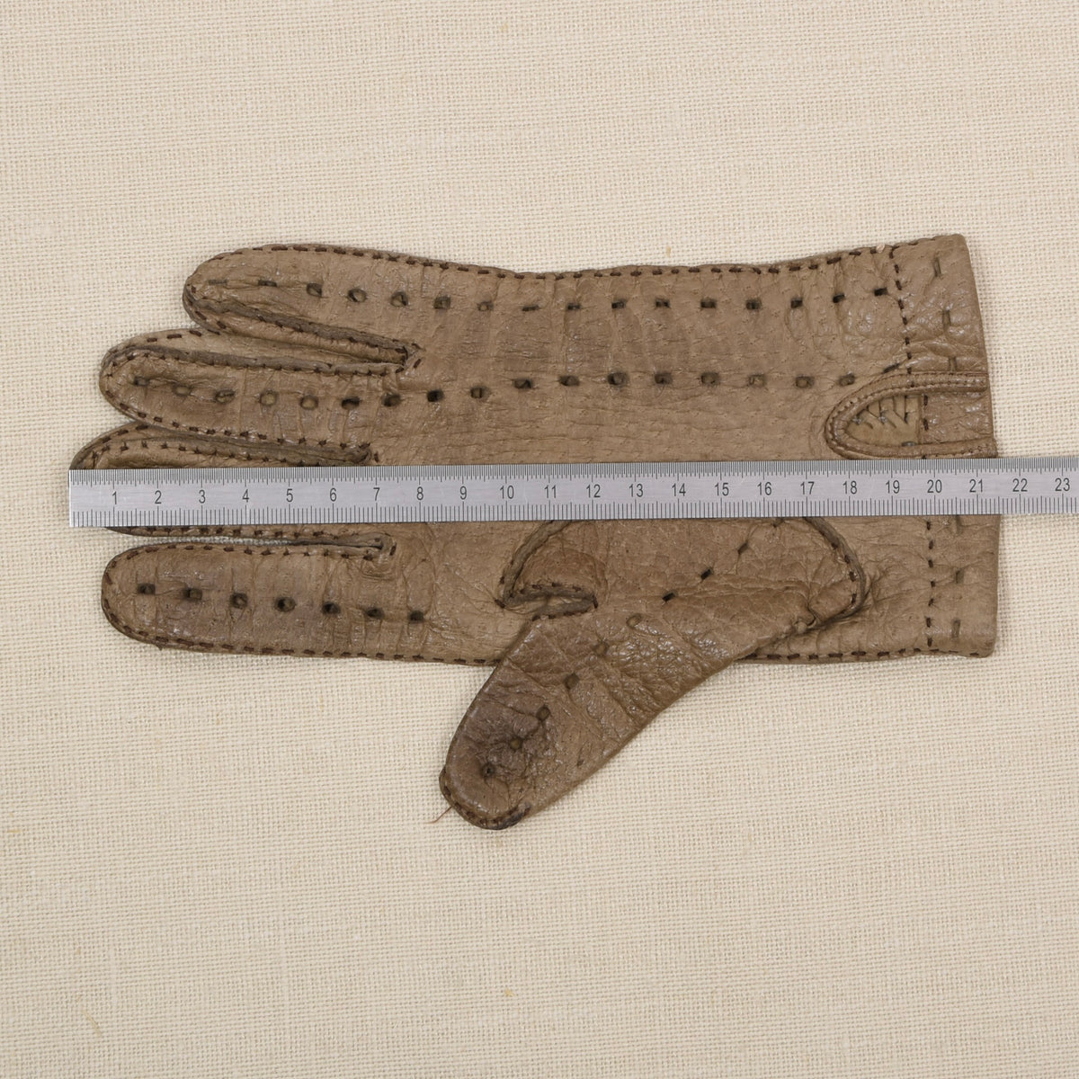 Ungefütterte Peccary-Leder Autofahrerhandschuhe im Vintage-Stil – Beige/Hellbraun
