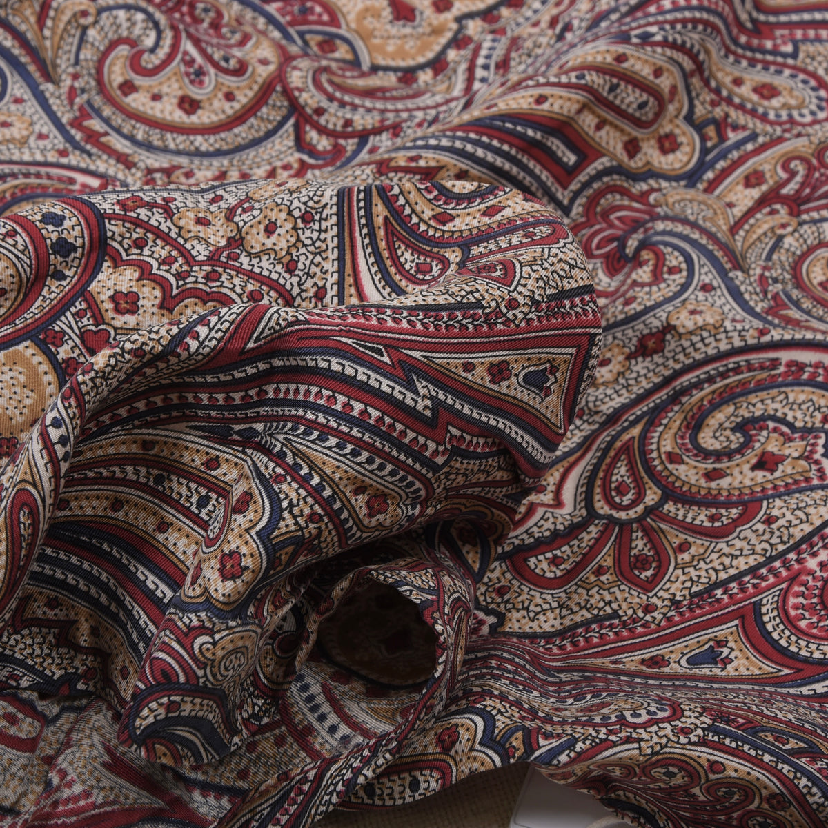 Jammers & Leufgen 100% Seide Stadtschal ca. 138 cm - Rot Paisley