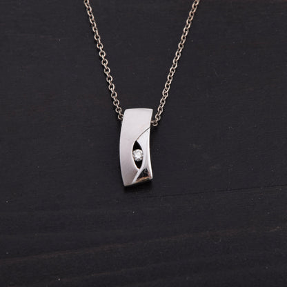 Feichtinger Anhänger „Eve“  585 / 14kt Weißgold mit einem Brillanten von 0,06 ct. 