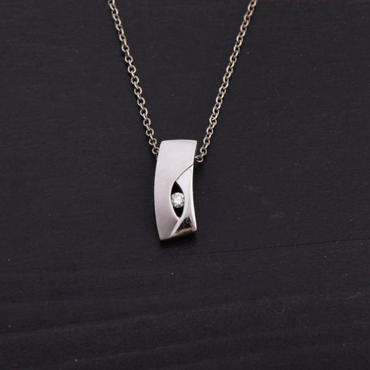 Feichtinger Anhänger „Eve“  585 / 14kt Weißgold mit einem Brillanten von 0,06 ct. 