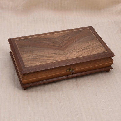 Vintage Holz-Schatulle mit Intarsiendeckel, spiegelbildlicher Maserung, Samtfutter & Schlüssel