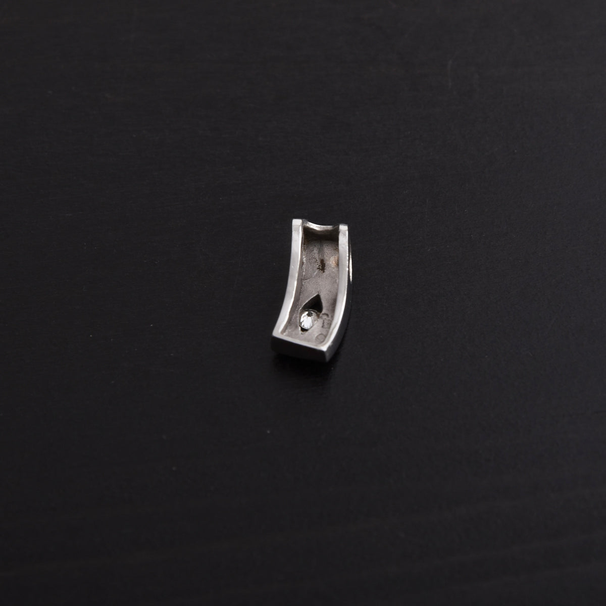 Feichtinger Anhänger „Eve“  585 / 14kt Weißgold mit einem Brillanten von 0,06 ct. 