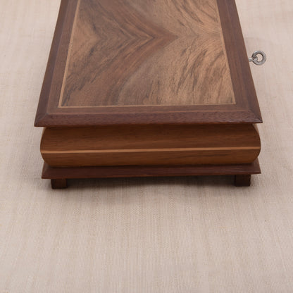 Vintage Holz-Schatulle mit Intarsiendeckel, spiegelbildlicher Maserung, Samtfutter & Schlüssel