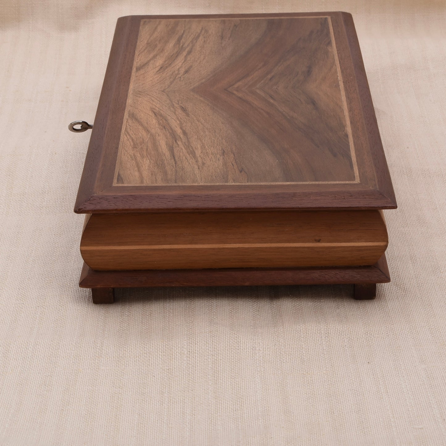 Vintage Holz-Schatulle mit Intarsiendeckel, spiegelbildlicher Maserung, Samtfutter & Schlüssel