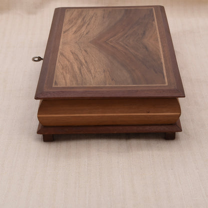 Vintage Holz-Schatulle mit Intarsiendeckel, spiegelbildlicher Maserung, Samtfutter & Schlüssel