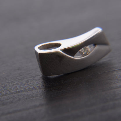 Feichtinger Anhänger „Eve“  585 / 14kt Weißgold mit einem Brillanten von 0,06 ct. 