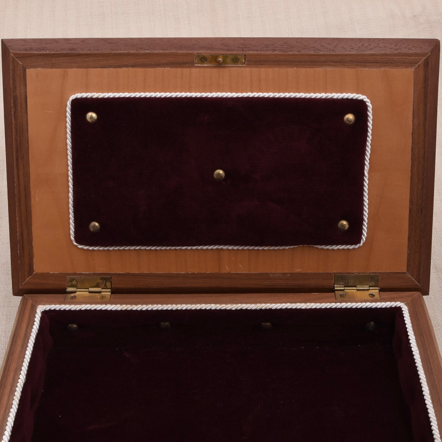 Vintage Holz-Schatulle mit Intarsiendeckel, spiegelbildlicher Maserung, Samtfutter & Schlüssel