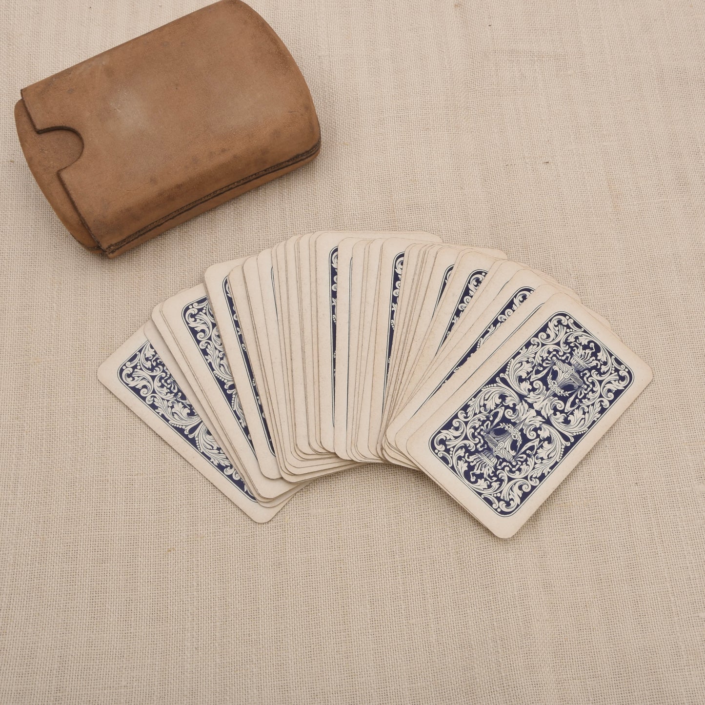 Piatnik Tarock-Karten vor 1945 + antikes Lederetui – 54 +1 Blatt