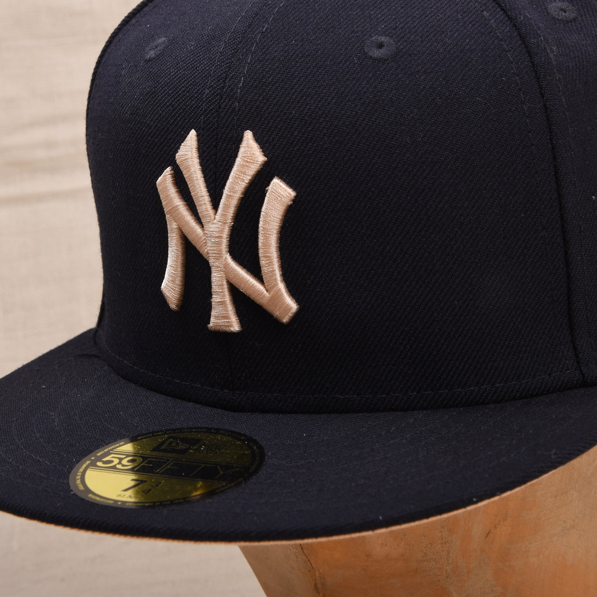 New Era New York Yankees Baseball Hat 100% Wool Size 7 /34 61.5cm - Navy/Copper-Rose Gold