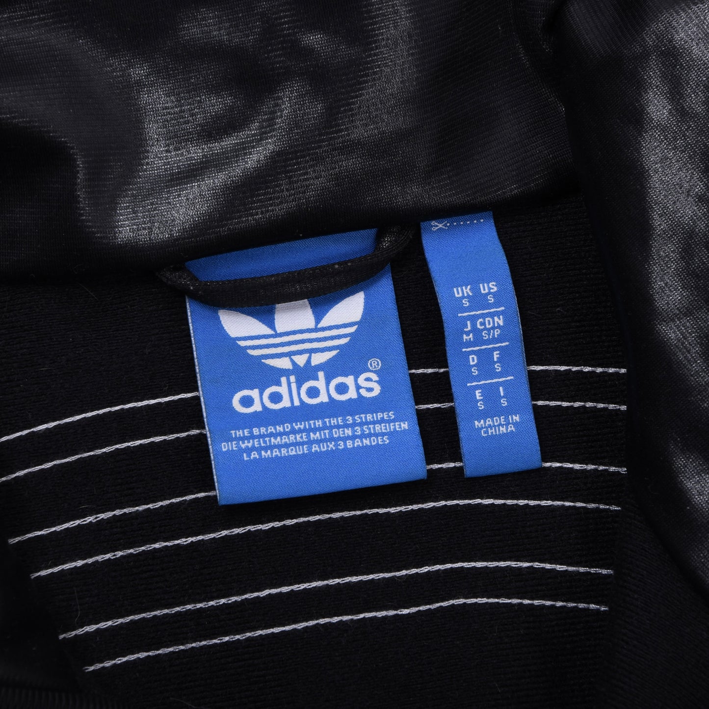 Adidas Chile 62 Shiny Trainingsjacke, Größe S (ca. 50,5 cm) – Schwarz