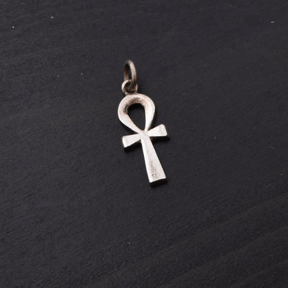 Vintage .800 Silver Egyptian Ankh Cross Charm/Pendant ca. 2cm