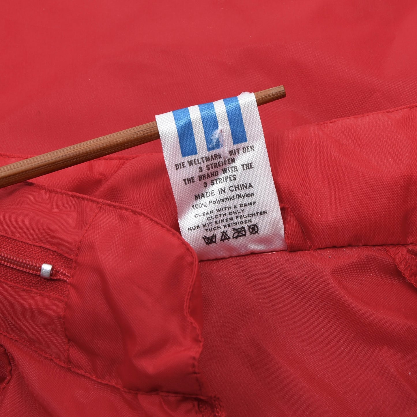 Vintage Adidas Nylon Regenjacke Größe D44 ca. 56cm - Rot