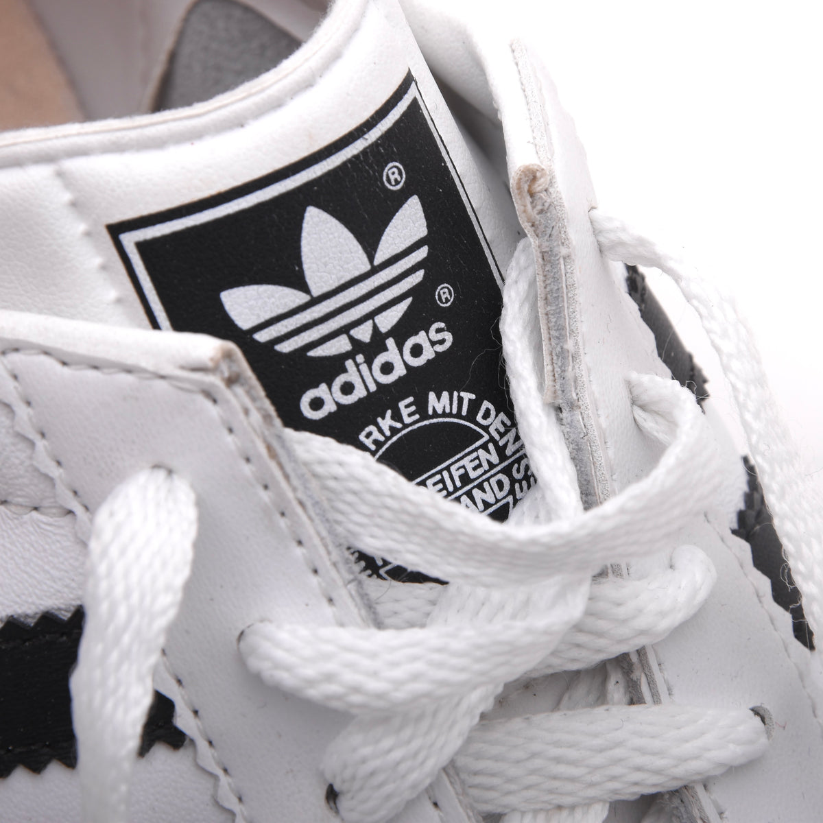 NOS 1998 Adidas Universal Sneakers Gr. 41 1/3 - Weiß/Schwarz