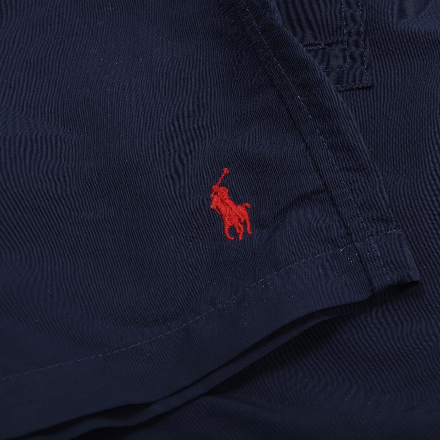 Polo Ralph Lauren Badeshorts/Badehose Größe M Taille ca. 37,5cm – Marineblau (Rot)