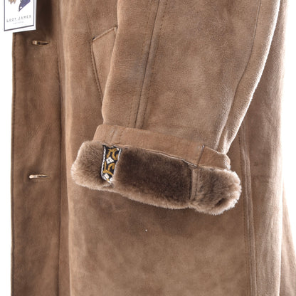 Lammfellmantel mit Pelzkragen, Brustumfang ca. 60 cm – Braun