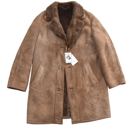 Lammfellmantel mit Pelzkragen, Brustumfang ca. 60 cm – Braun