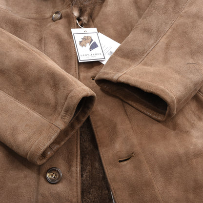 Lammfellmantel mit Pelzkragen, Brustumfang ca. 60 cm – Braun