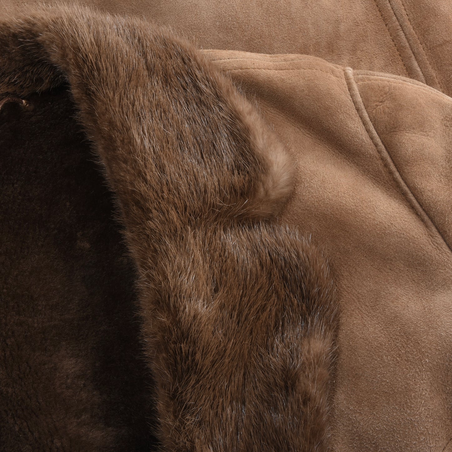 Lammfellmantel mit Pelzkragen, Brustumfang ca. 60 cm – Braun