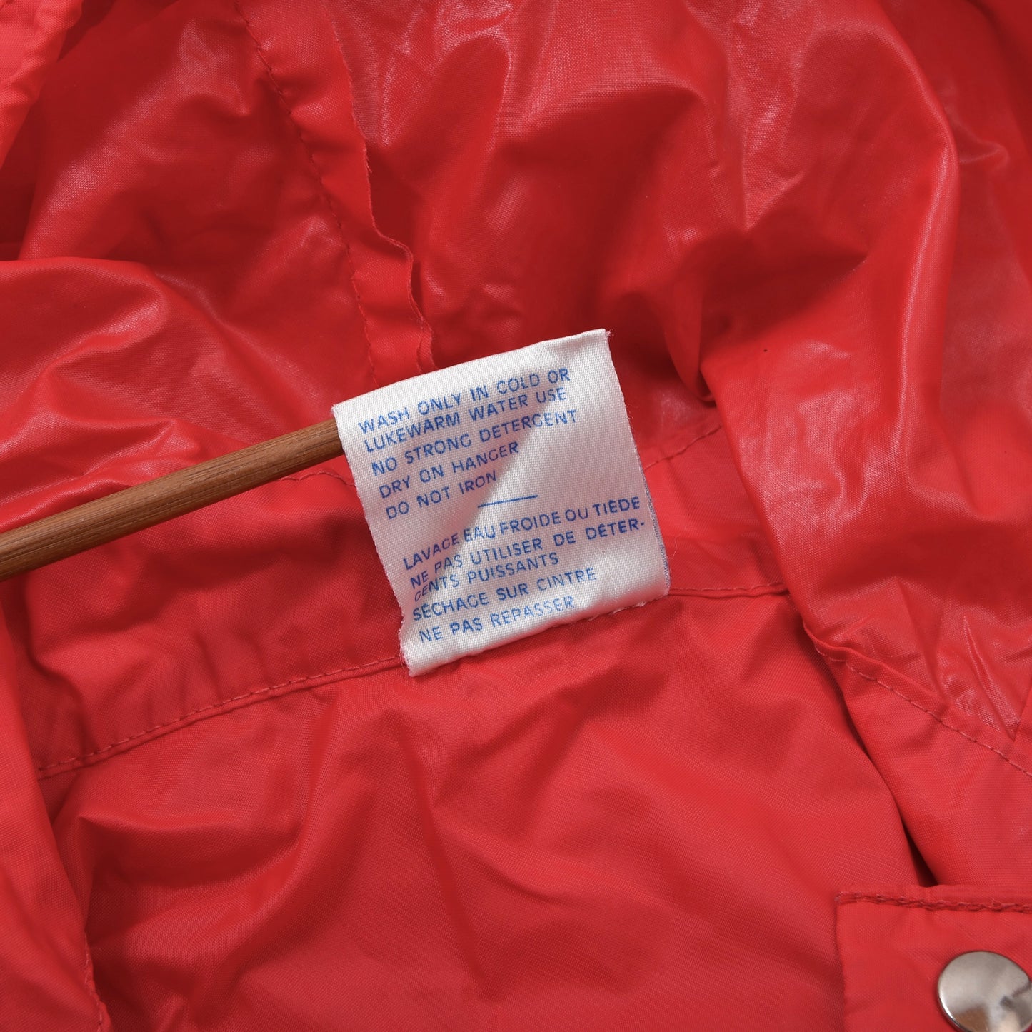 Vintage Adidas Nylon Regenjacke Größe 168 Made in France ca. 50,5cm - Rot