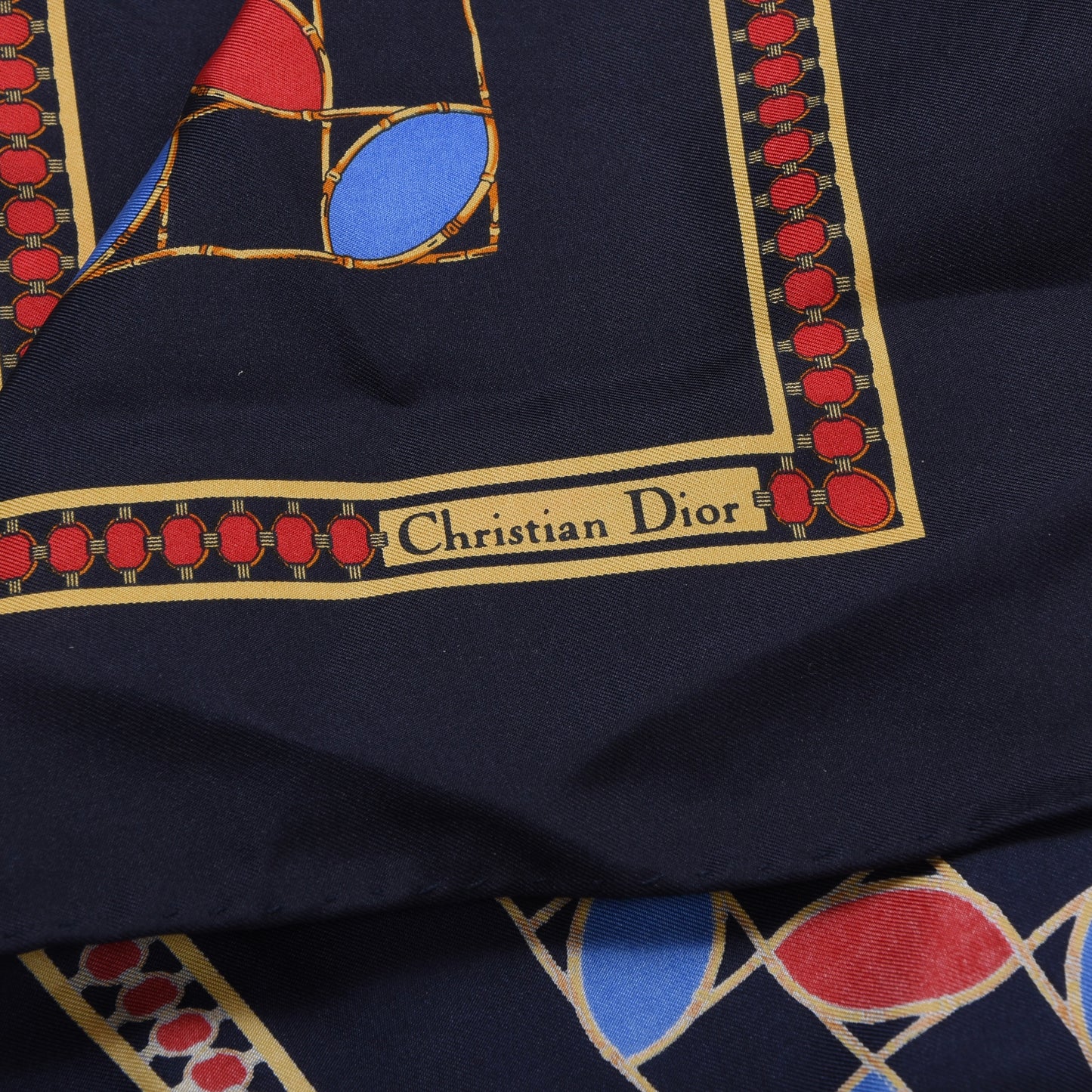 Christian Dior handgerolltes Seidentaschentuch, ca. 45 cm – Blau & Rot