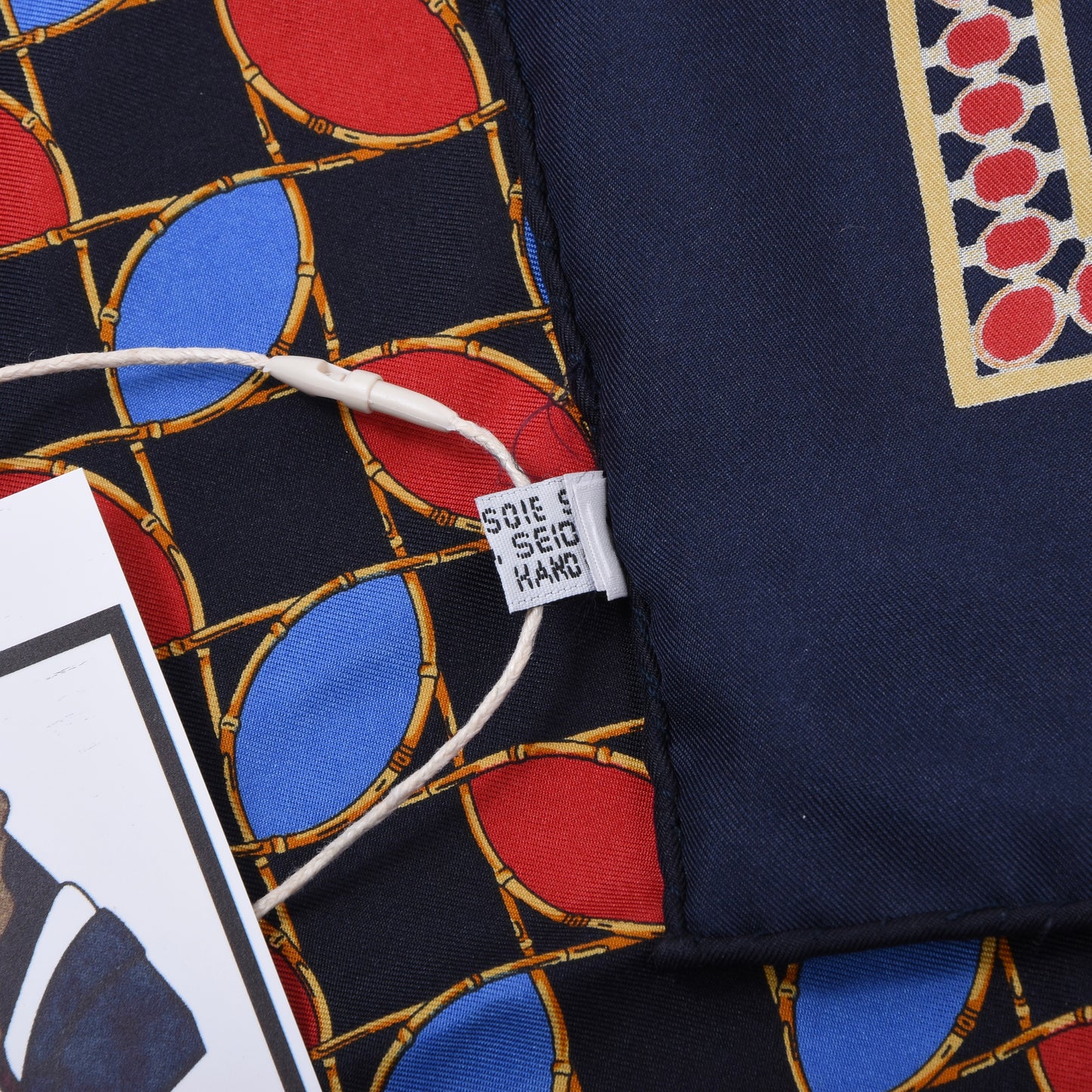 Christian Dior handgerolltes Seidentaschentuch, ca. 45 cm – Blau & Rot