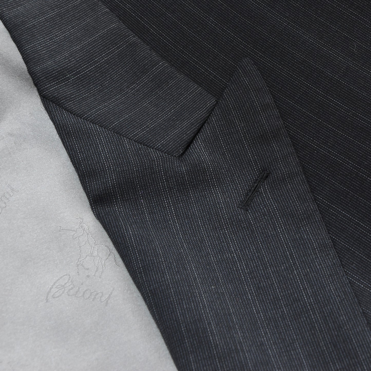 Brioni Double-Breasted Wool Suit Size 54/44 ca. 57cm - Grey Stripe