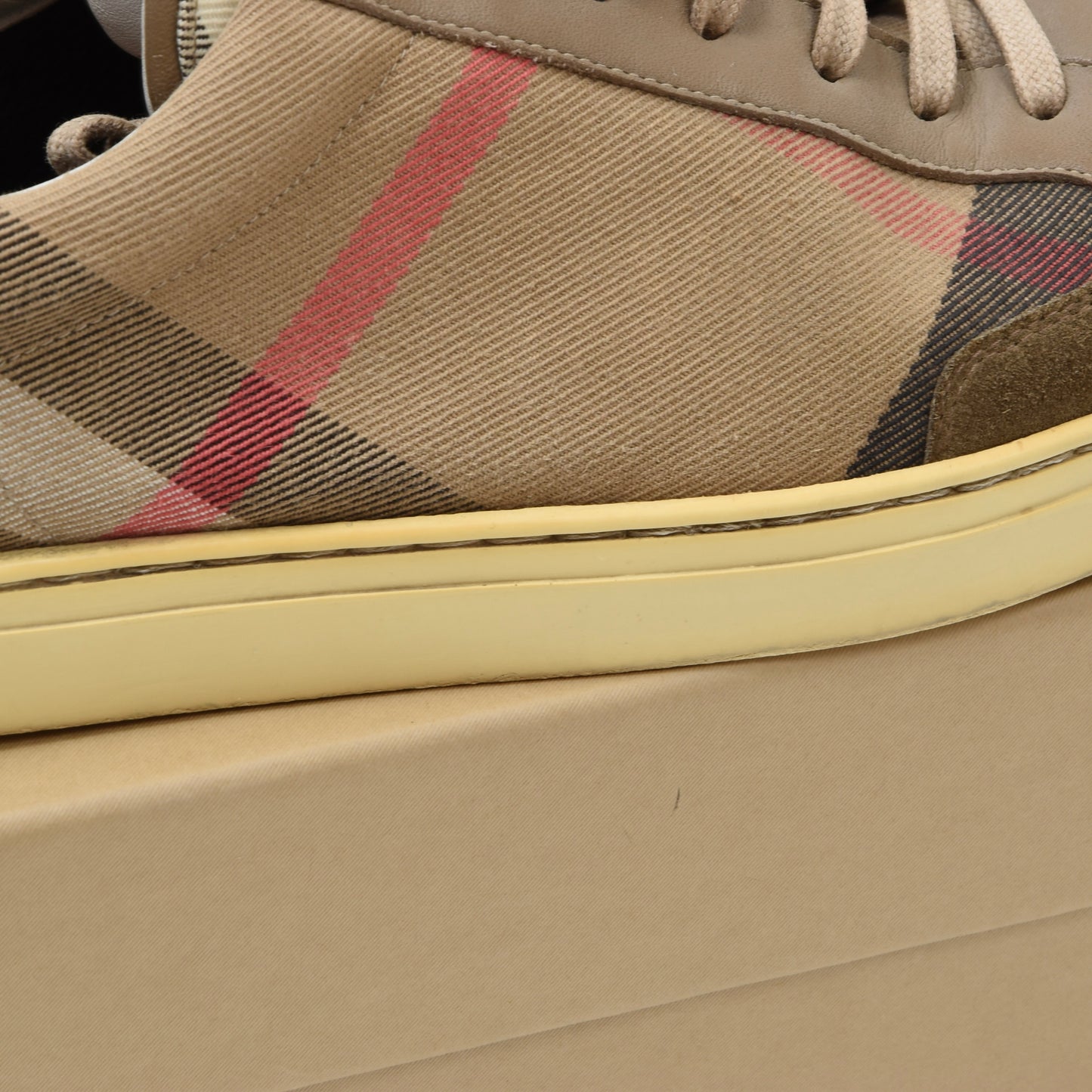 Burberry London Sneakers/Shoes Size 43 - Novacheck