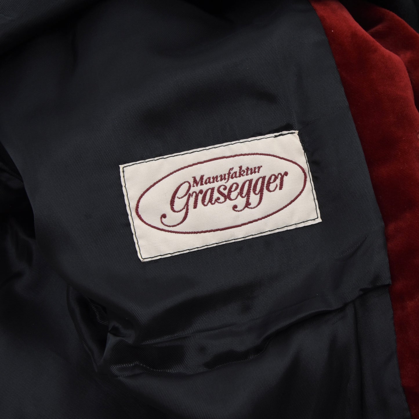 Manufaktur Grasegger Samtgilet / Trachtengilet Größe 50 - Rot