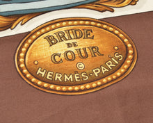 Laden Sie das Bild in den Galerie-Viewer, Hermès Paris La Perriere Bride de Cour Seidenschal