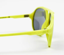 Laden Sie das Bild in den Galerie-Viewer, Vintage Sunjet x Carrera 5248 Sonnenbrille - gelb