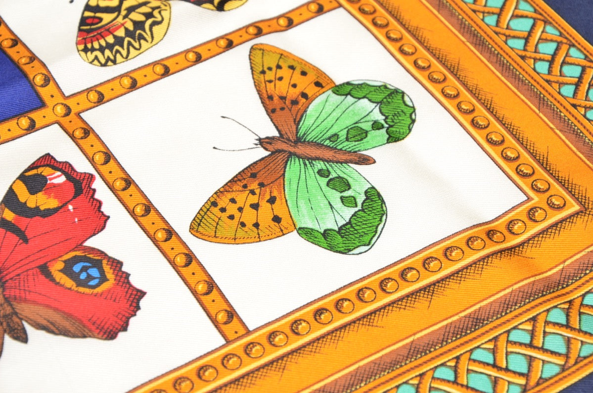 Seidenschal mit Schmetterlings-Print von Echo