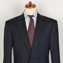 Laden Sie das Bild in den Galerie-Viewer, Pal Zileri Super 150s Gestreifter Anzug Größe 52 - Marineblau