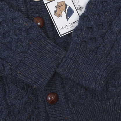 John Molloy Strickjacke aus Wolle mit Zopfmuster - Blau