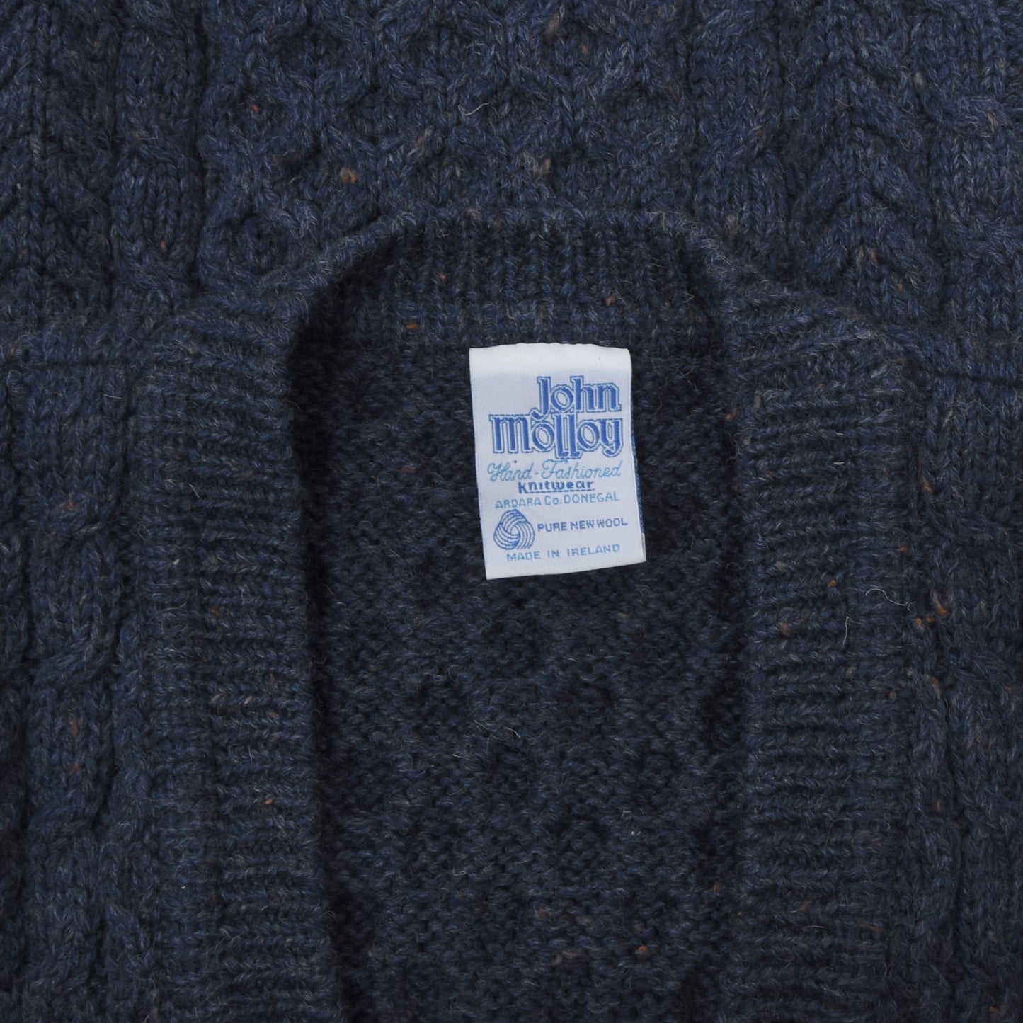 John Molloy Strickjacke aus Wolle mit Zopfmuster - Blau