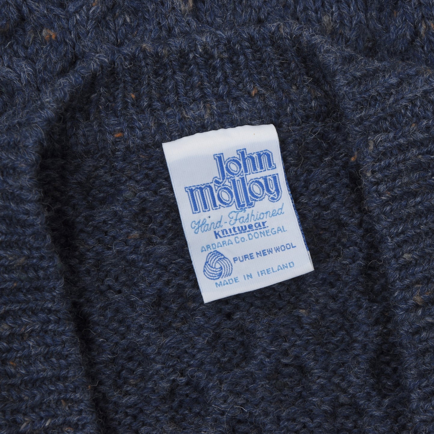 John Molloy Strickjacke aus Wolle mit Zopfmuster - Blau